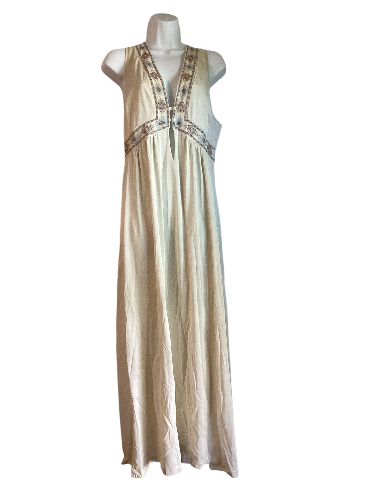 Vintage Silky Beige 100% NYLON & LACE Slip Nightgown Negligee Embroidered Med