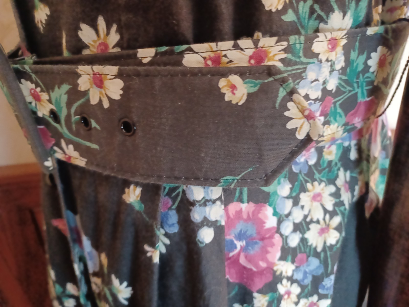 Vintage 1980s Carriage Court Black Floral Puff Sleeve Cottagecore Tea Dress
