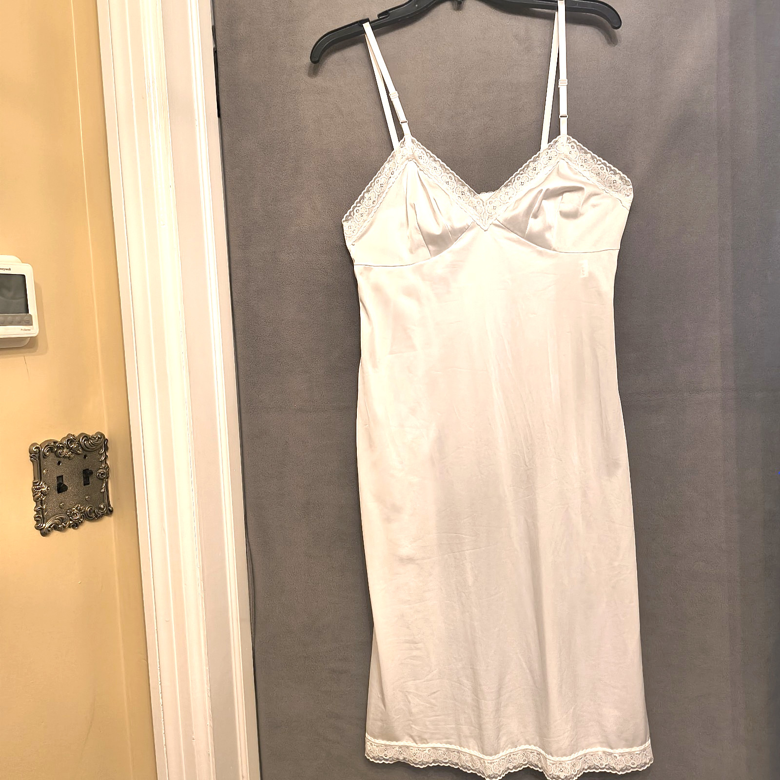 Vintage Vanity Fair Style 10-103 White Full Slip Sz 36/42 Lace Trim Nylon VGC
