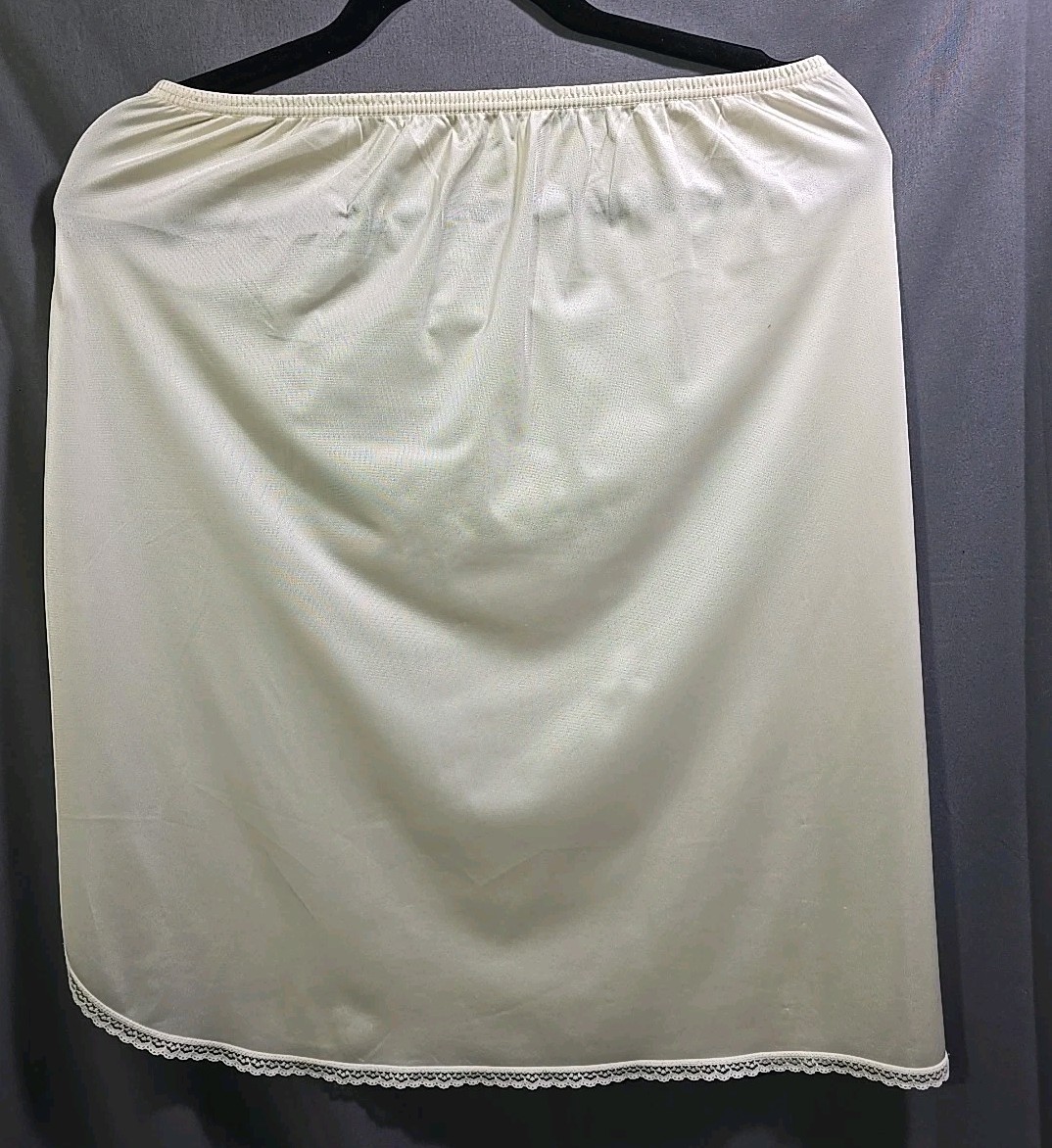 Nylon Half Slip Vanity Fair Buttercream Nylon Waist 28″-34″ Length 22″