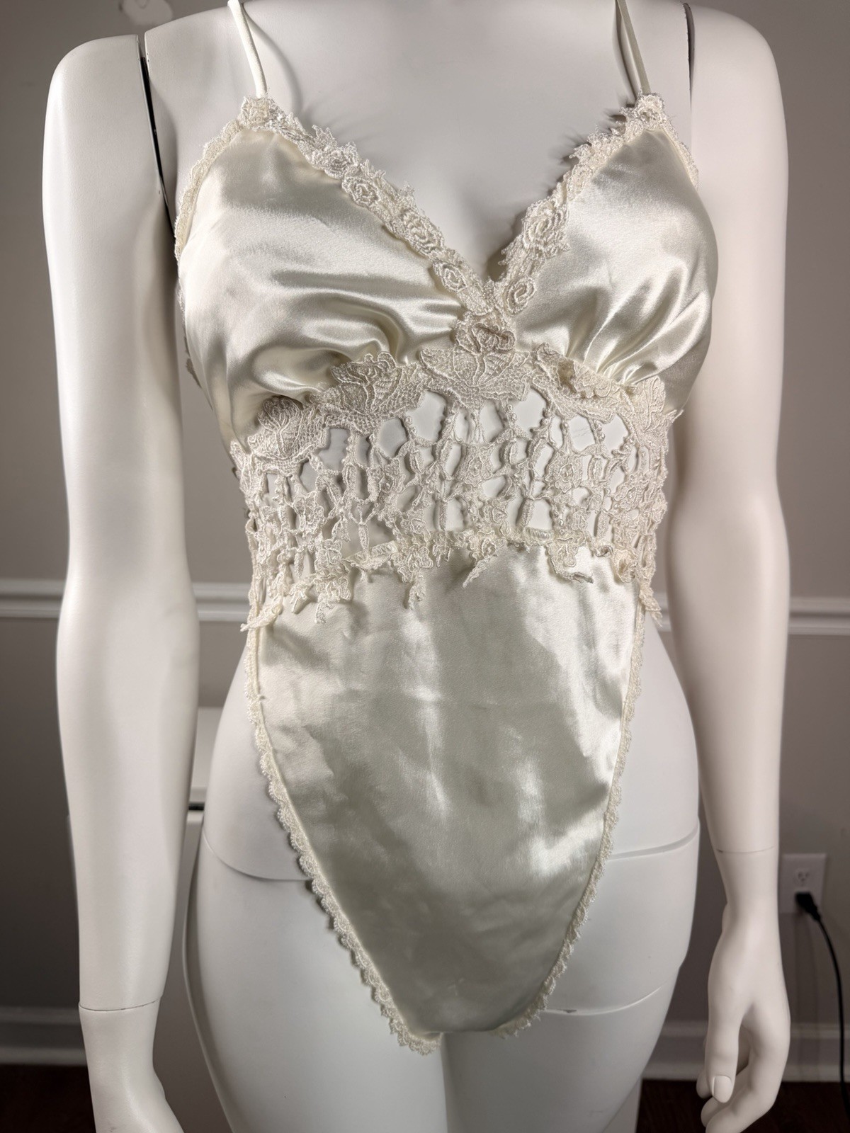 Vintage Fantasies by Morgan Taylor Bodysuit Teddy sexy satin Negligée L Ivory