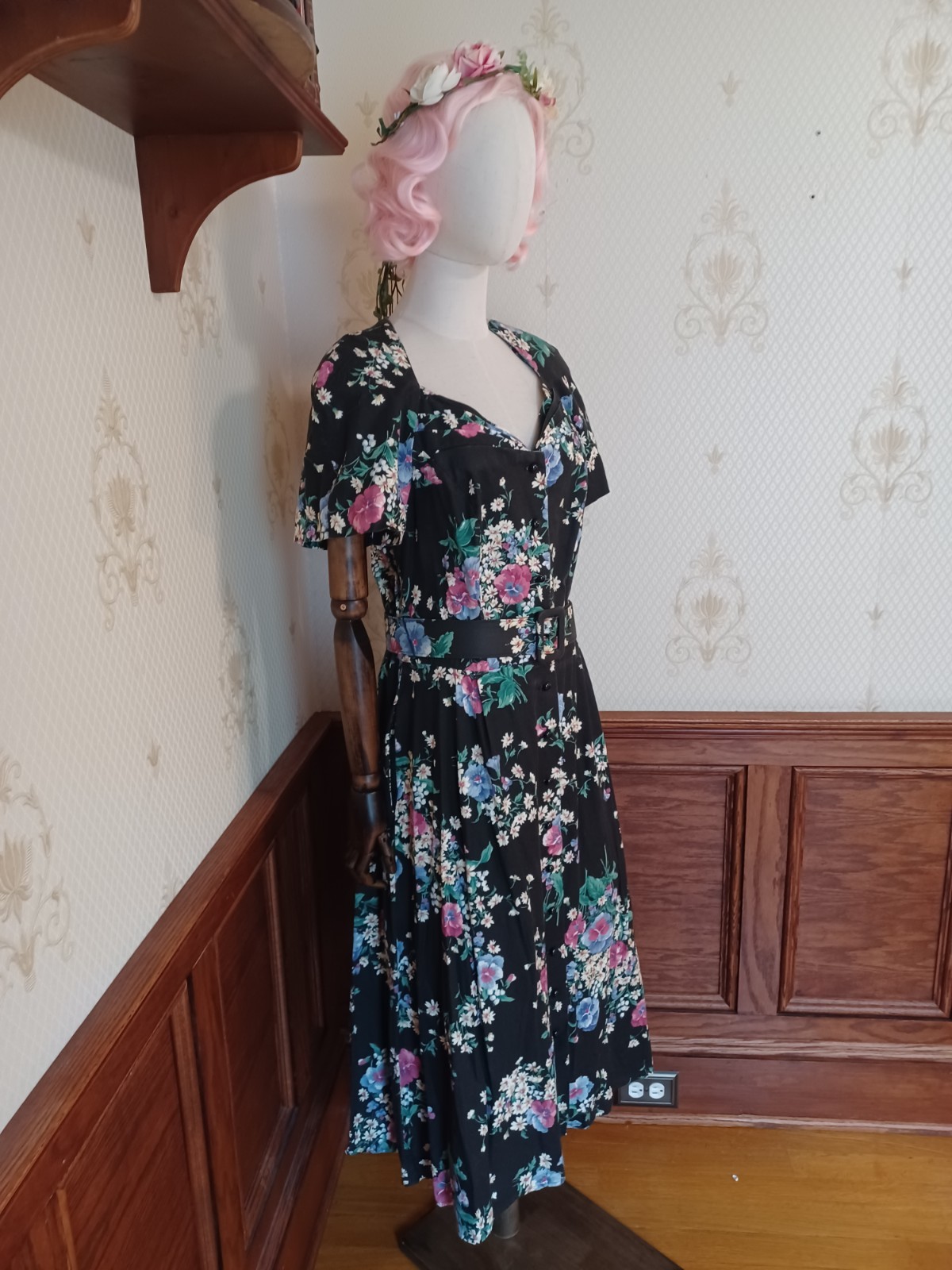 Vintage 1980s Carriage Court Black Floral Puff Sleeve Cottagecore Tea Dress
