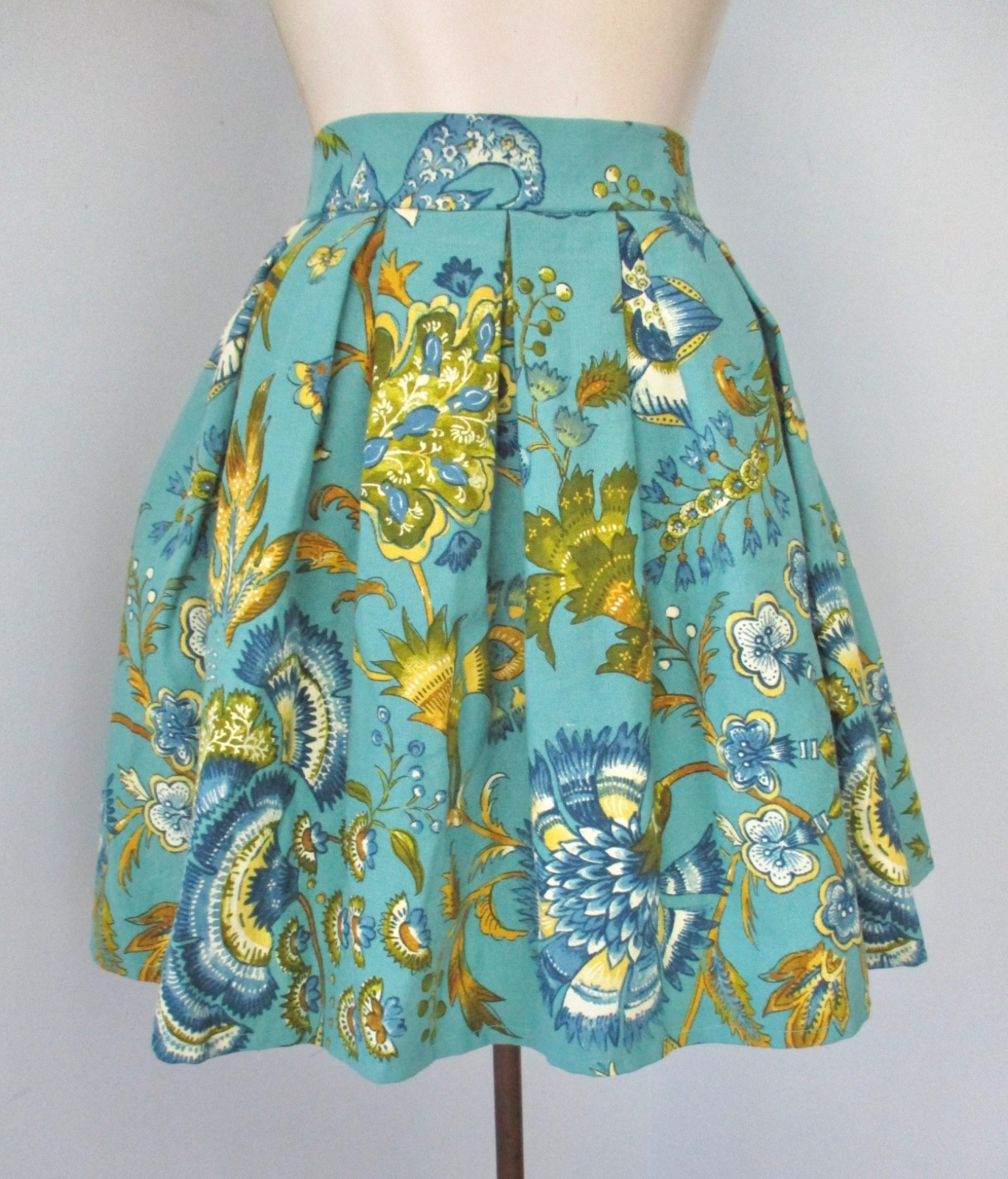 Vtg 50s blue floral cotton twill upholstery fabric swing skirt pockets 27 in.