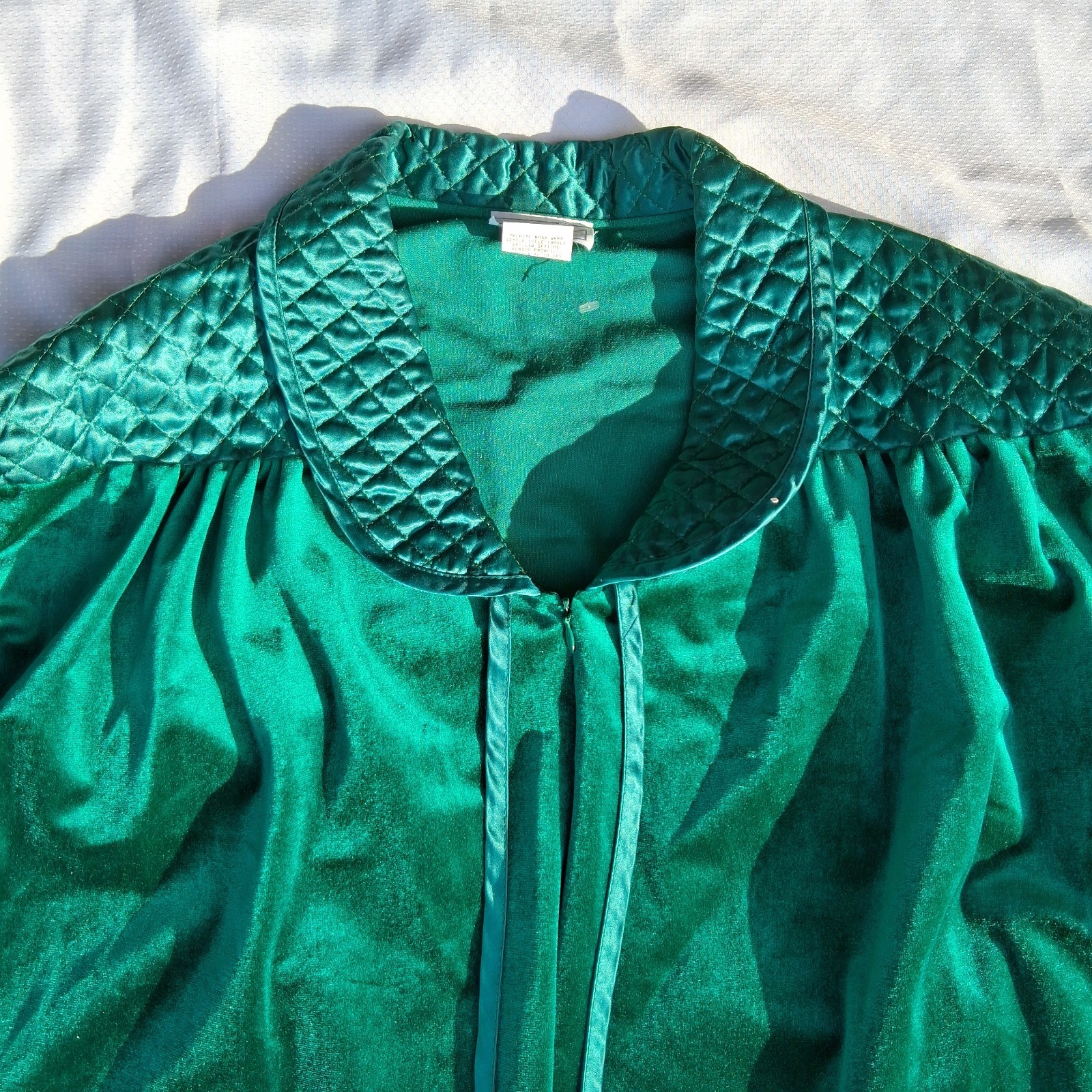 VNT Green Velvet House Coat Dress Robe Appel Large- 52″ Waist, 50″ Long Pockets
