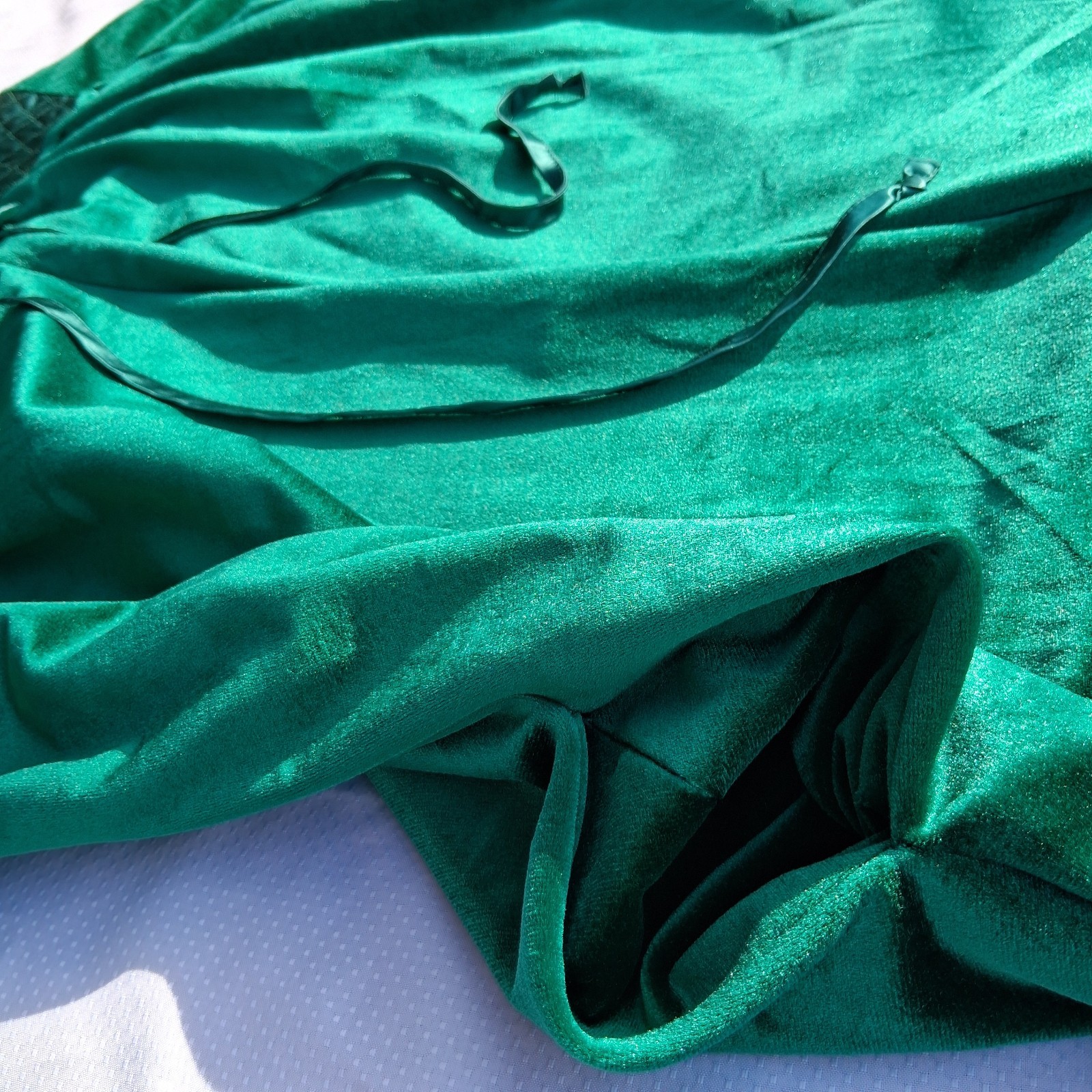 VNT Green Velvet House Coat Dress Robe Appel Large- 52″ Waist, 50″ Long Pockets