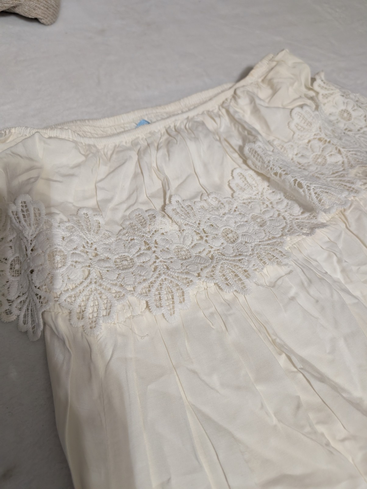 Solitaire Vintage Vanity Fair White Lace Trim Full Slip, Size M Regular