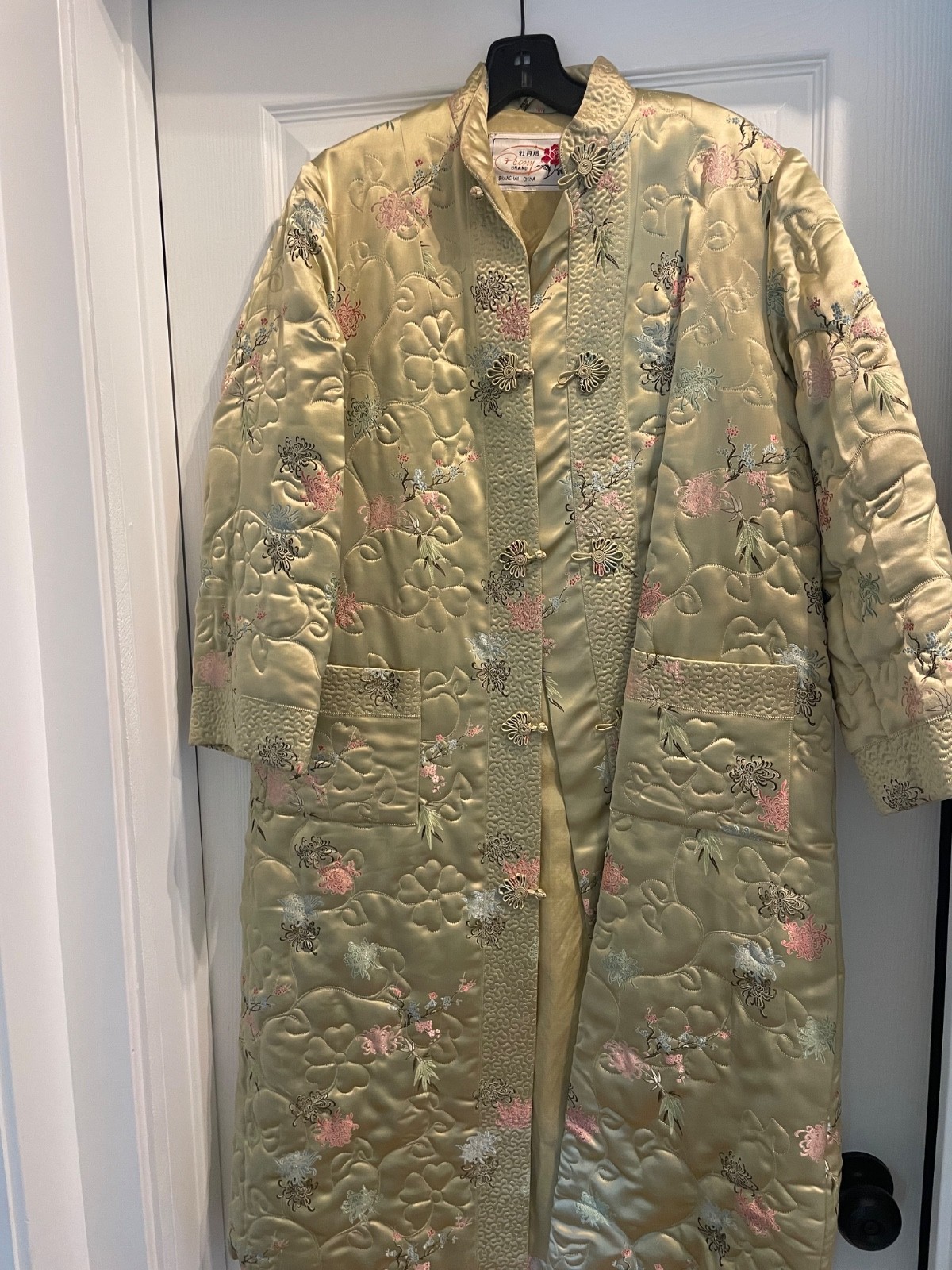 Gorgeous Vintage Quilted & Embroidered Gold Satin Chinese 3/4 Length Coat