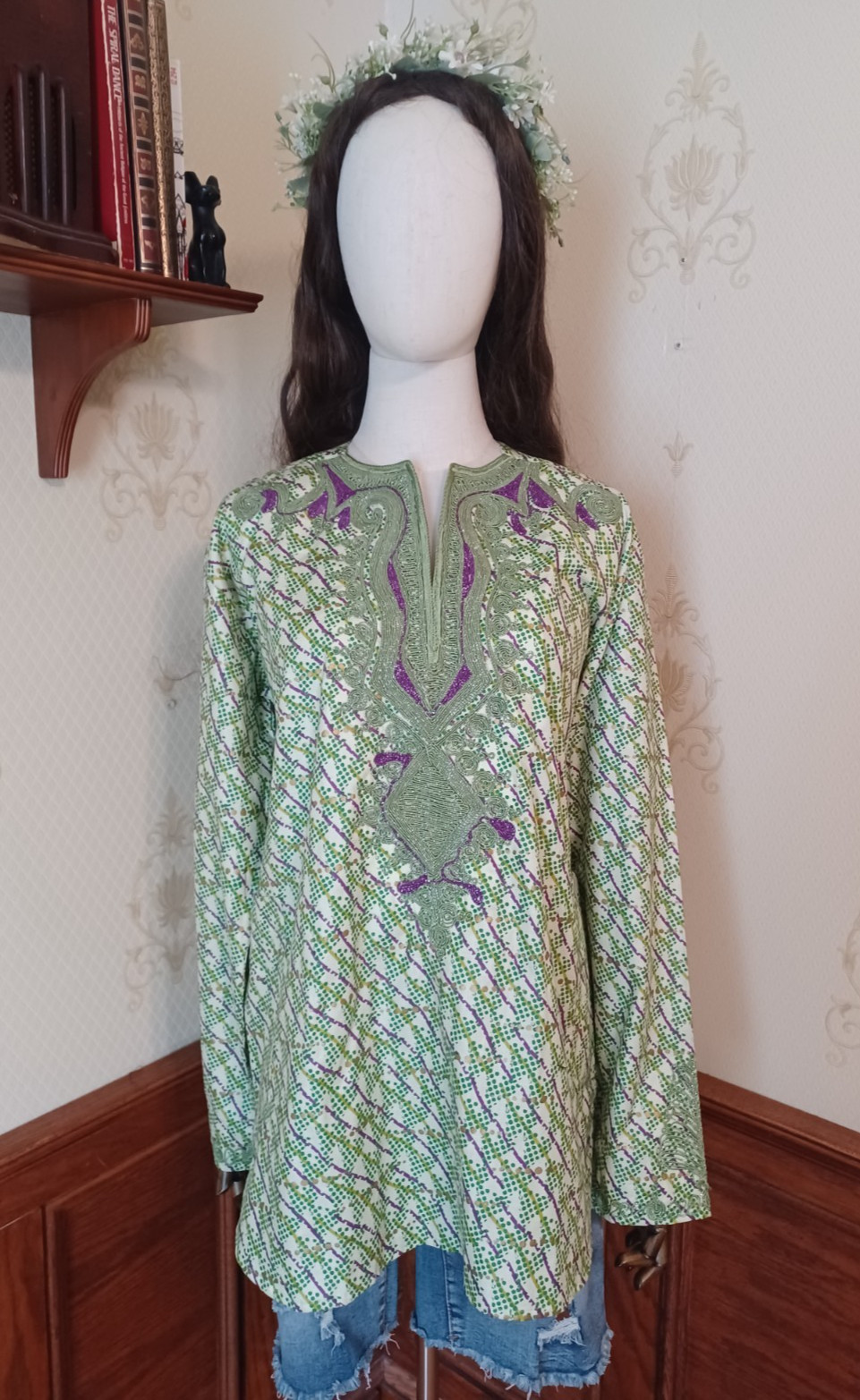Vintage 1960s/70s Hand-Embroidered Green Purple Metallic Silver Mod Hippie Shirt