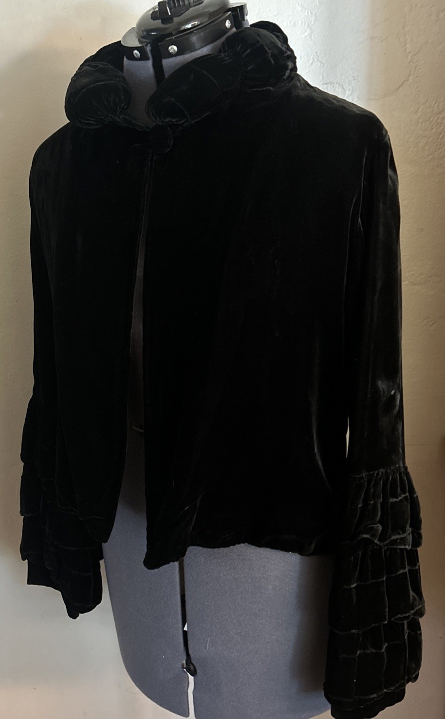 Antique 1920/30s VTG Black Velvet Jacket Art Deco Ruffled Sleeve Cowl Collar