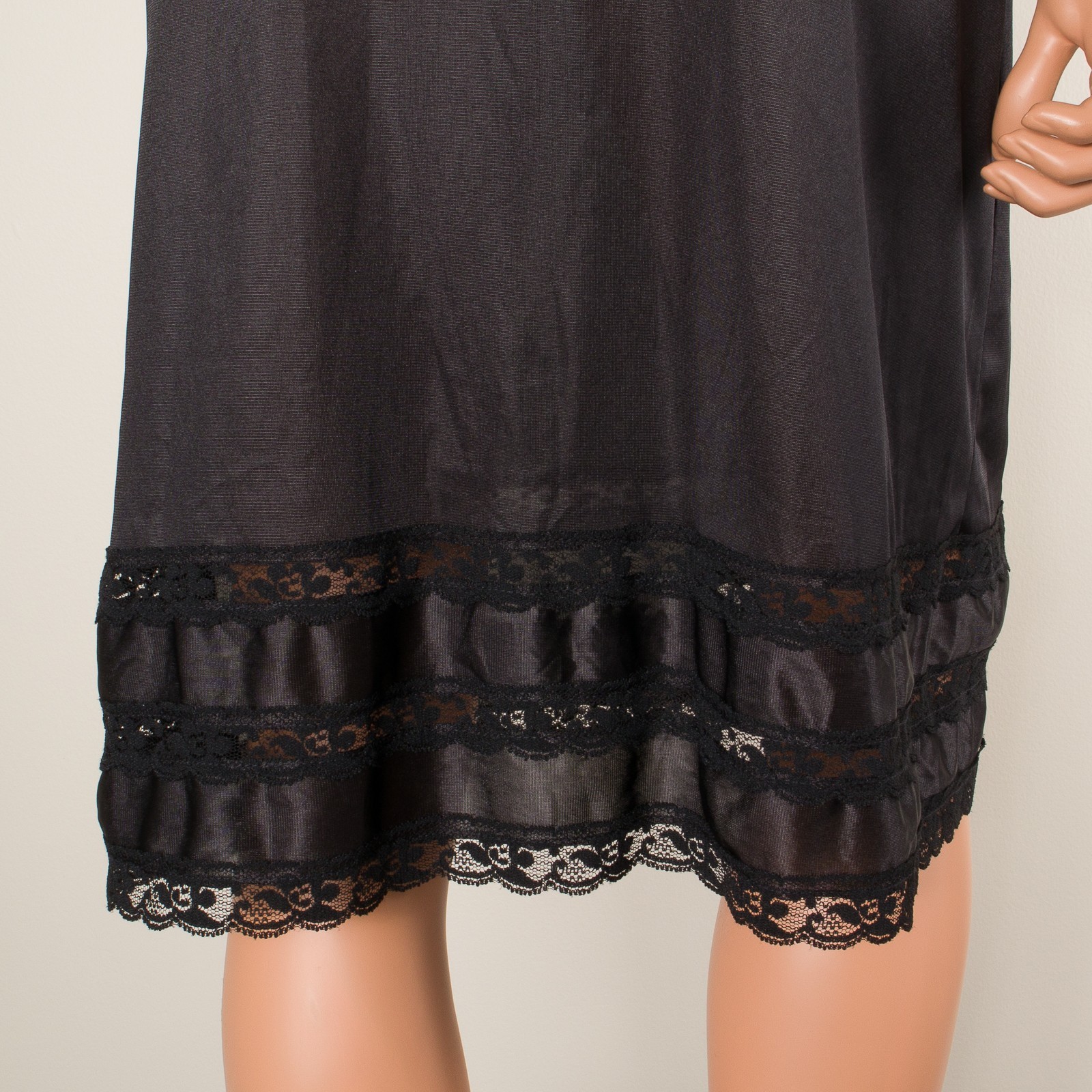 💖 LADY MANHATTAN Black Full Slip Dress M Silky Nylon Adjustable Strap Lace USA