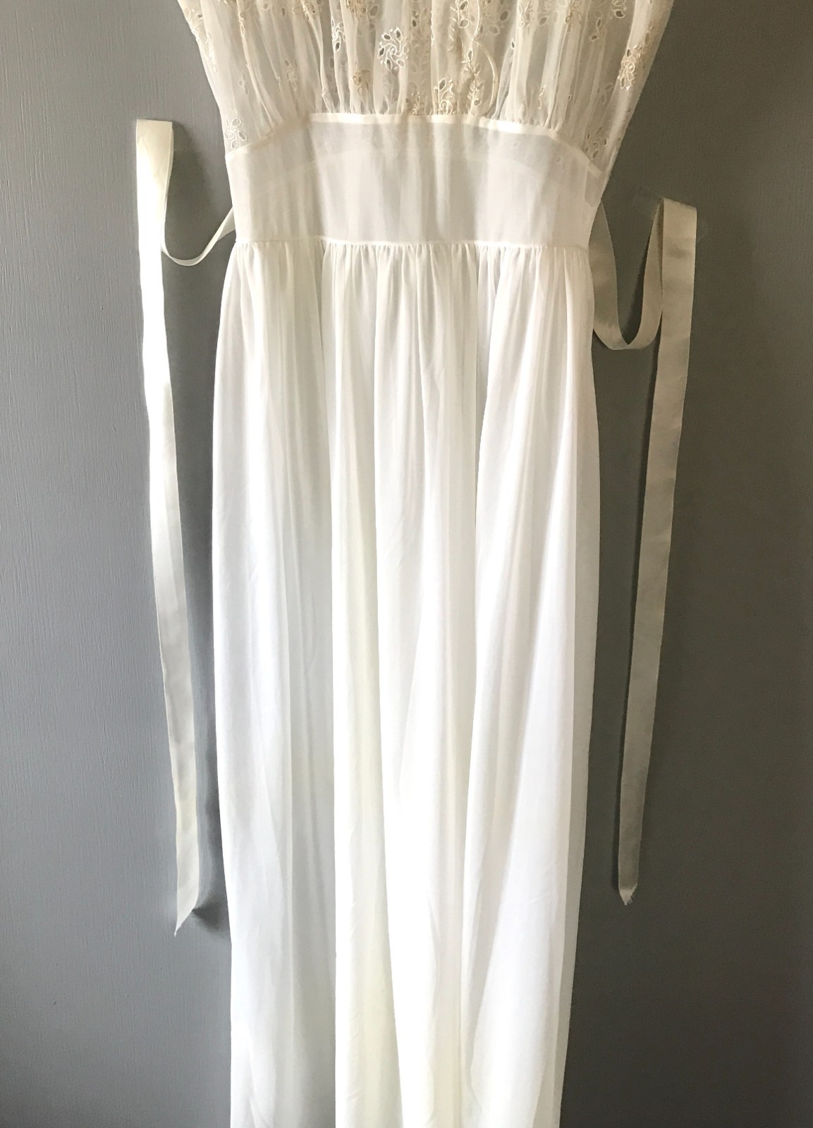Vintage Sz 34 KEYSER Sheer Ivory Long NIGHTGOWN w/ Gorgeous EYELET TOP & TRIM