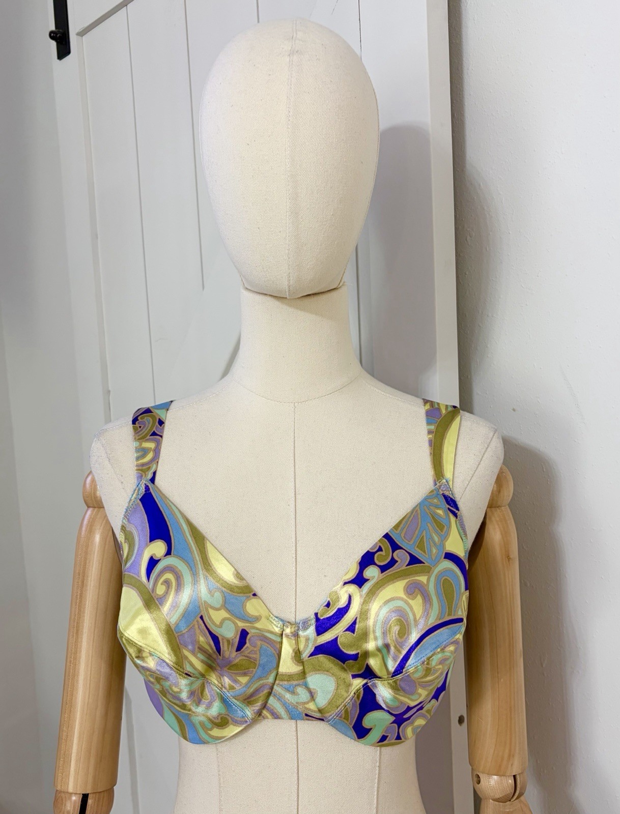 Vintage VICTORIA’S SECRET Sz 34DD Second Skin SATIN Paisley Print Underwire Bra