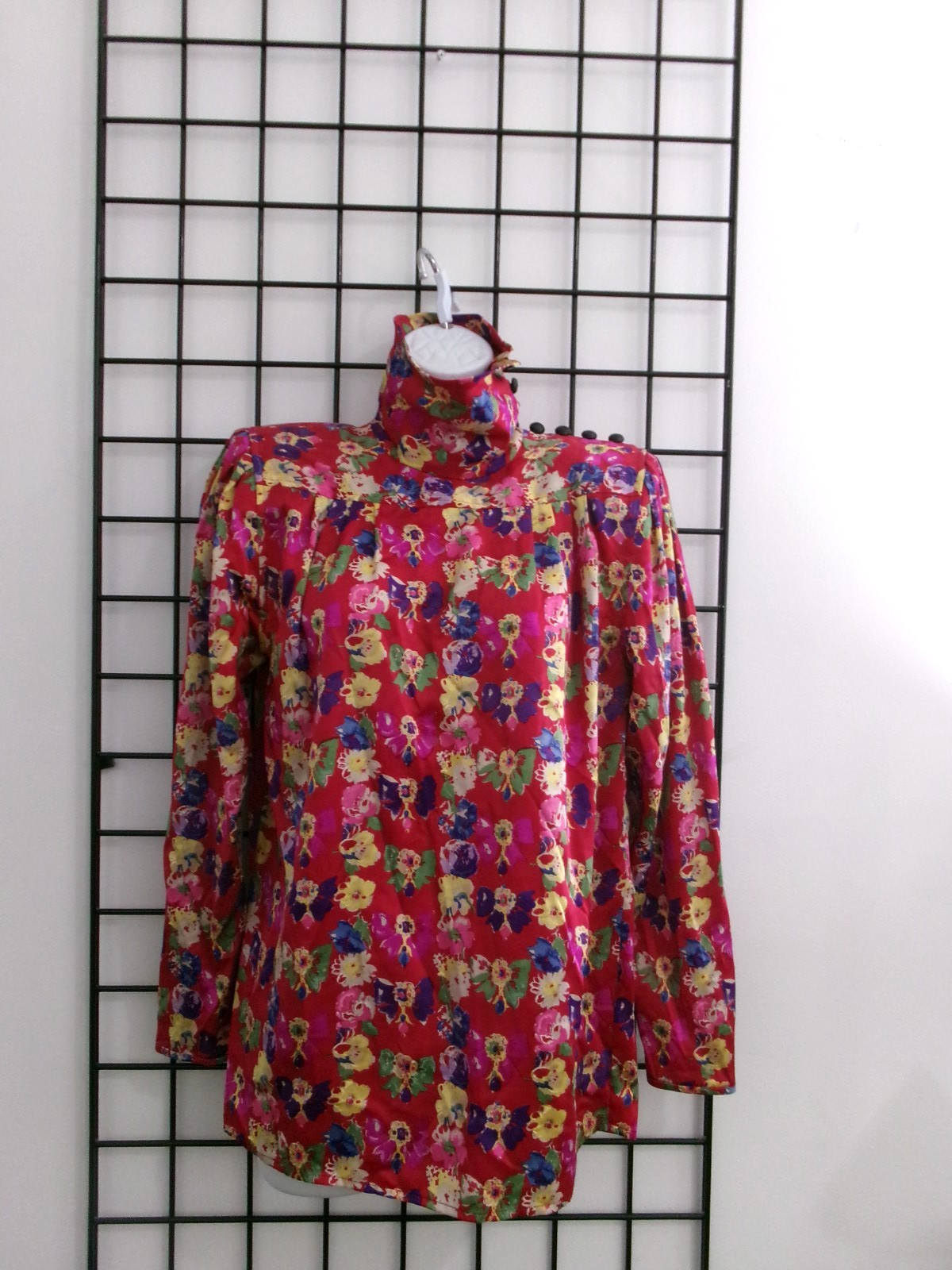 VINTAGE UNGARO ter / HONG KONG 🌸 SIZE 38 / 4==FLORAL PRINT SILK BLOUSE