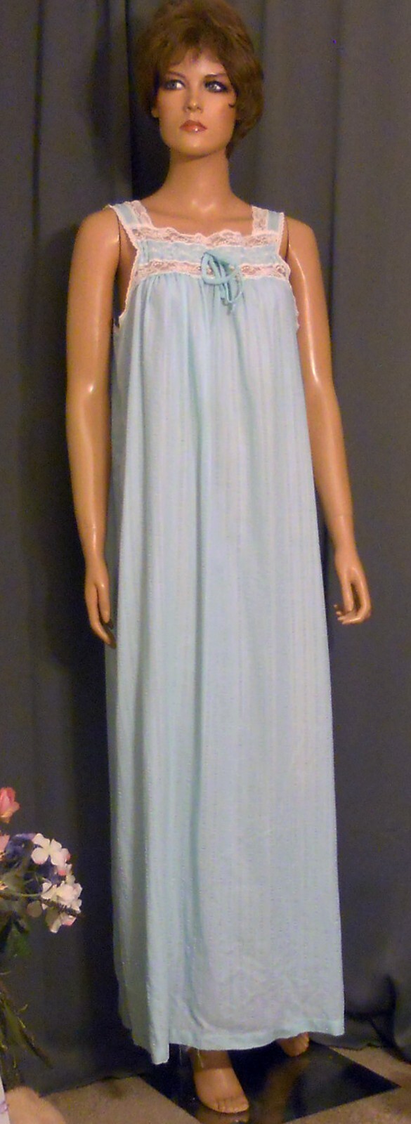 Vtg ‘70s/’80s JC Penney Aqua Light Weight Seersucker Sissy Nightgown, M