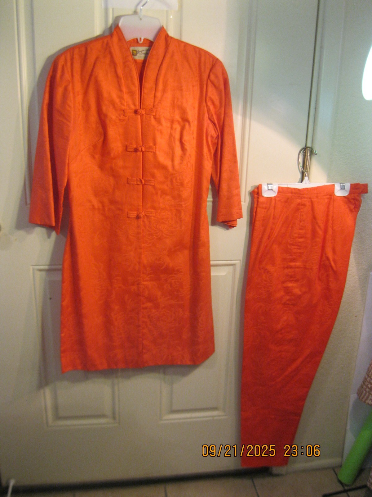 Vintage 1960s-70s Hawaiian casuals by Stan Hicks-Honolulu Orange Rayon Pant Suit
