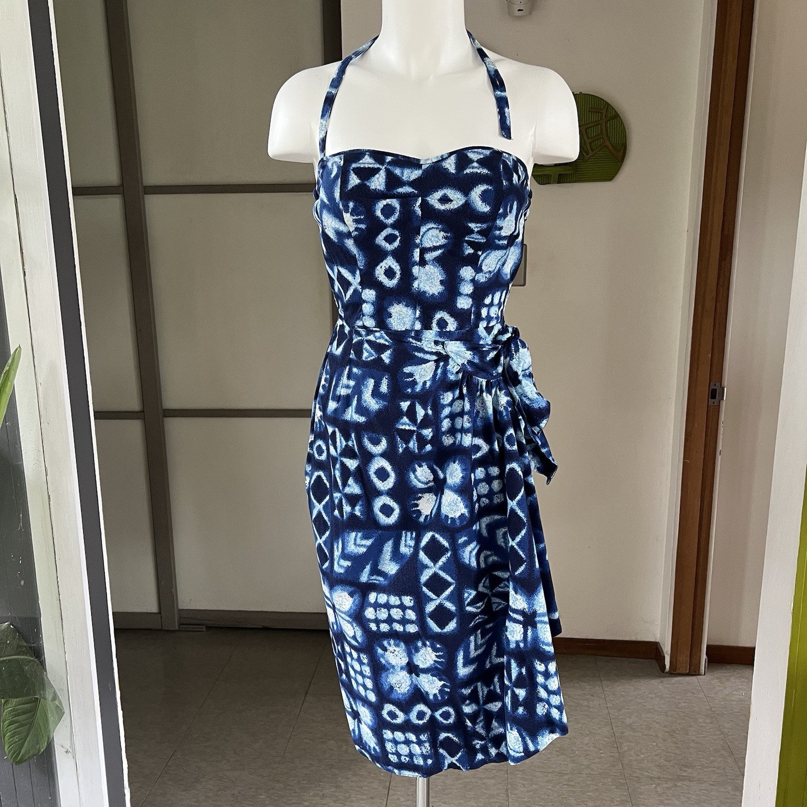 1950s Vintage Kamehameha Tapa Print Cotton Sarong Hawaiian Dress 26-27 W