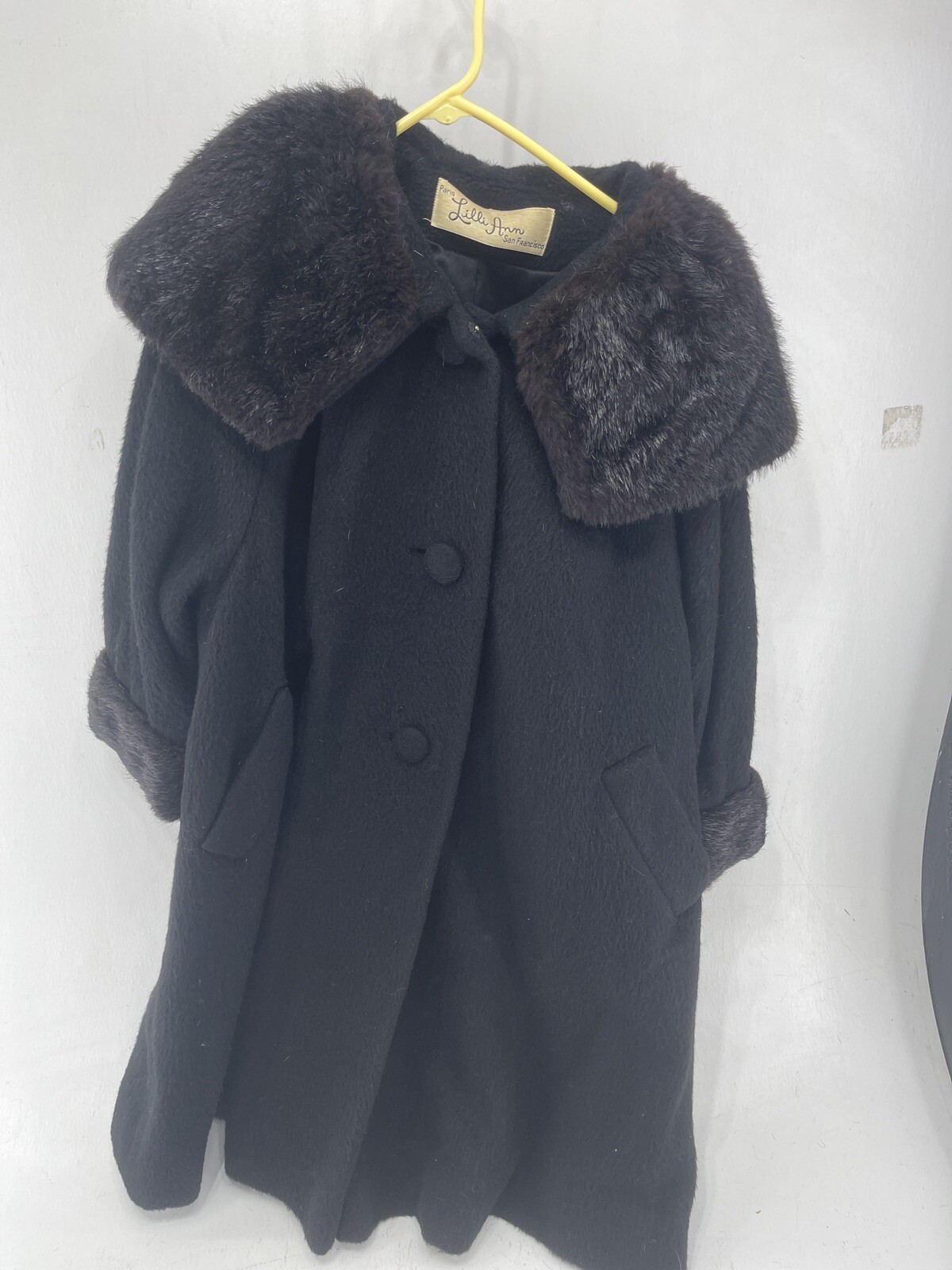 LILLI ANN Tissu a Paris Vtg Black Mohair? Coat with fur Collar Size 14