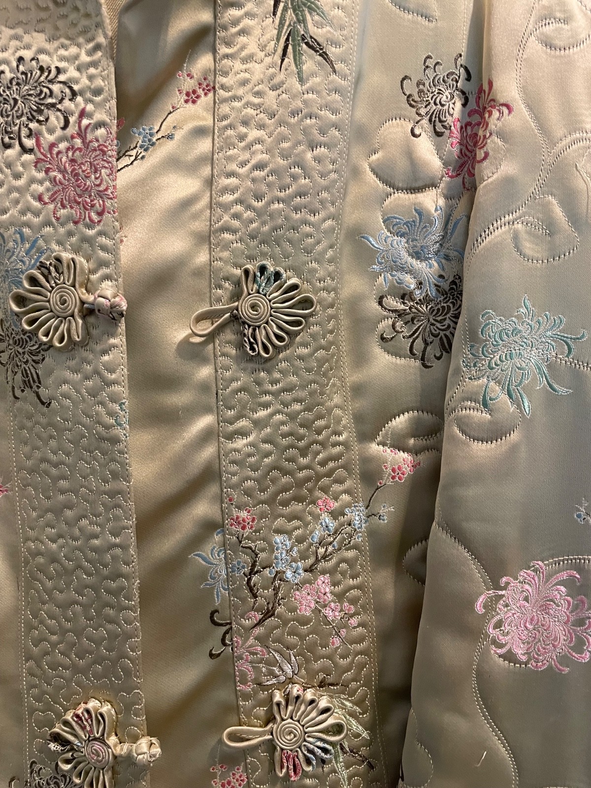 Gorgeous Vintage Quilted & Embroidered Gold Satin Chinese 3/4 Length Coat