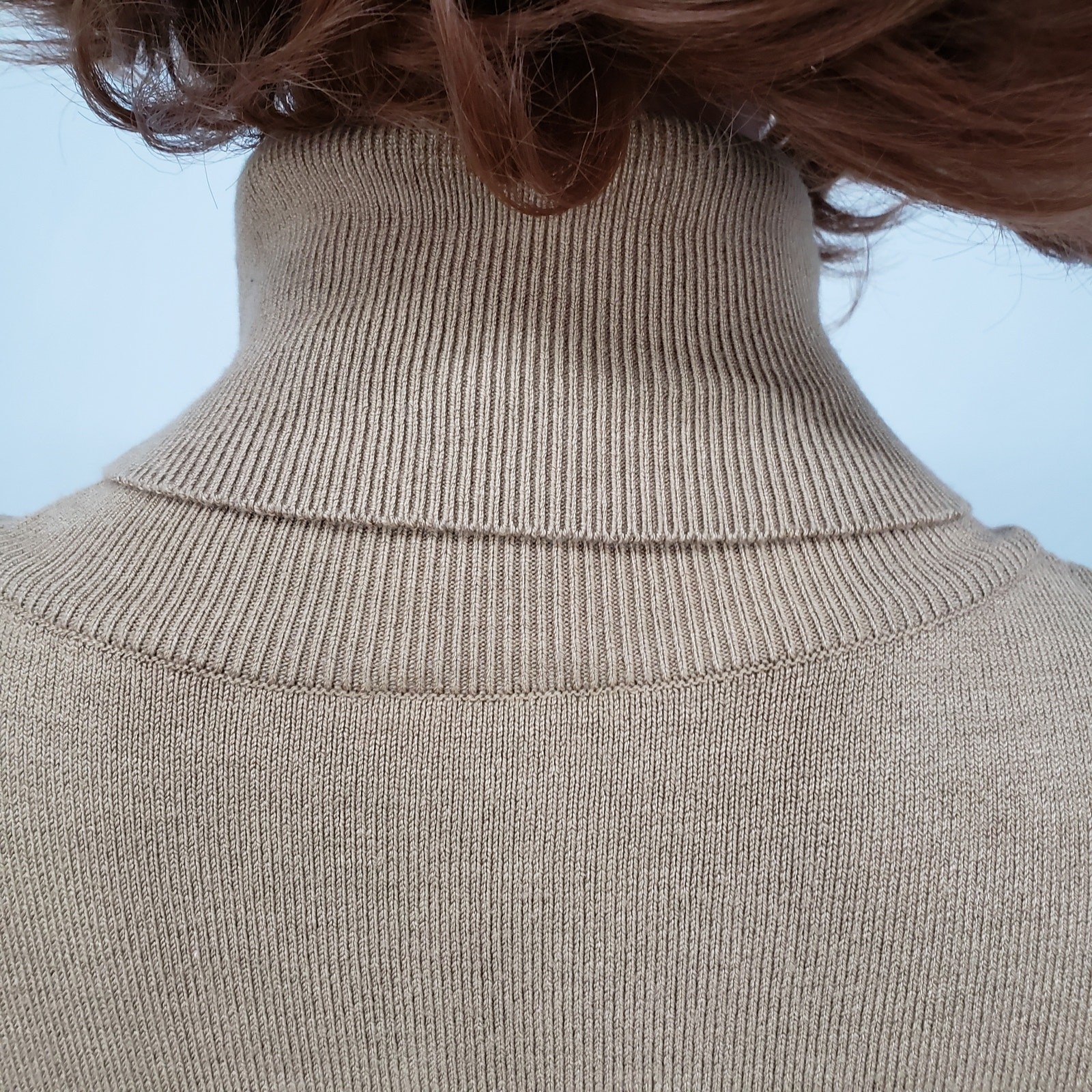 EMANUEL UNGARO LIBERTE Vintage Turtleneck Sweater Top Silky Knit Camel M