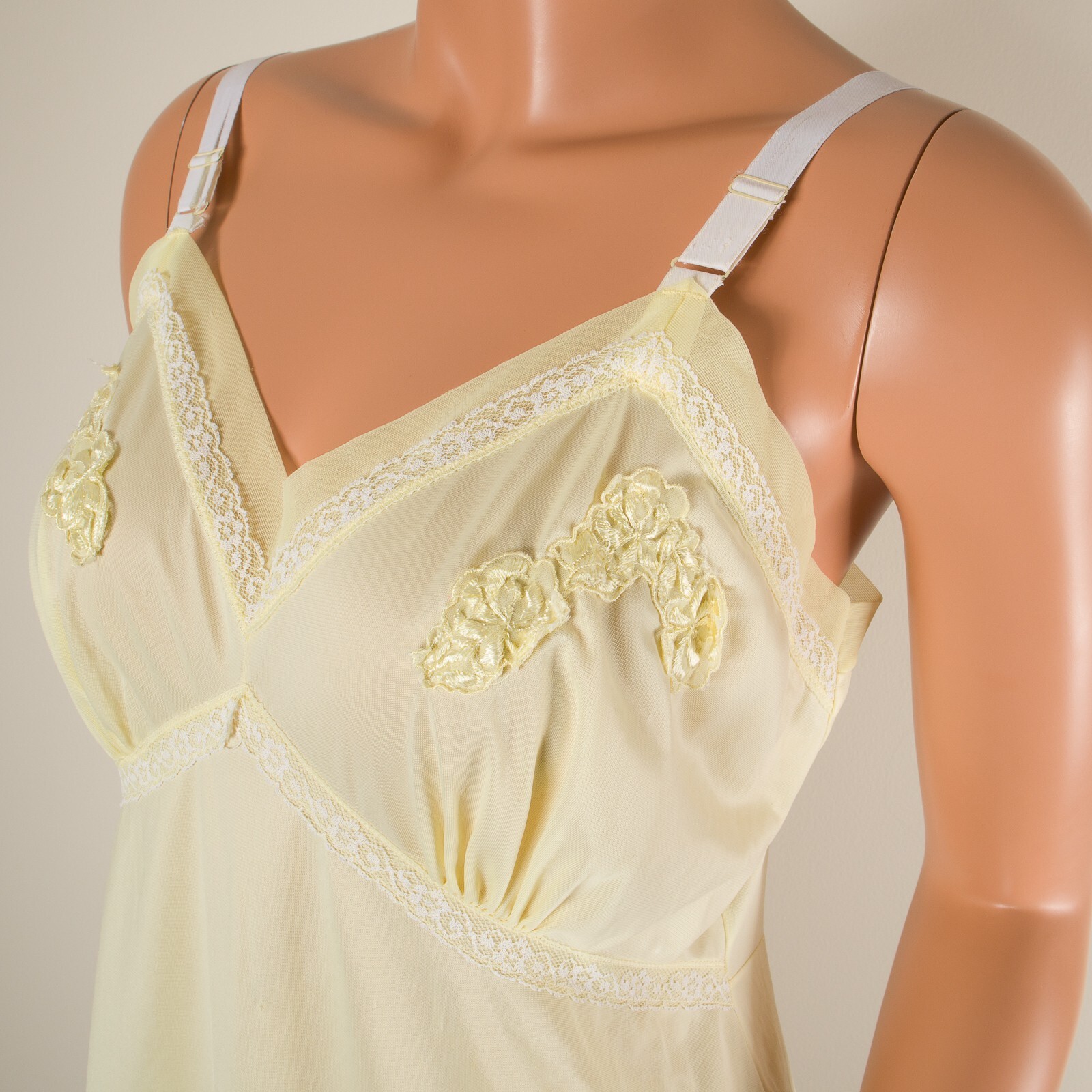 💖 Vintage MOVIE STAR Lemon Yellow Full Slip Dress 36 Nylon Accordion Pleats