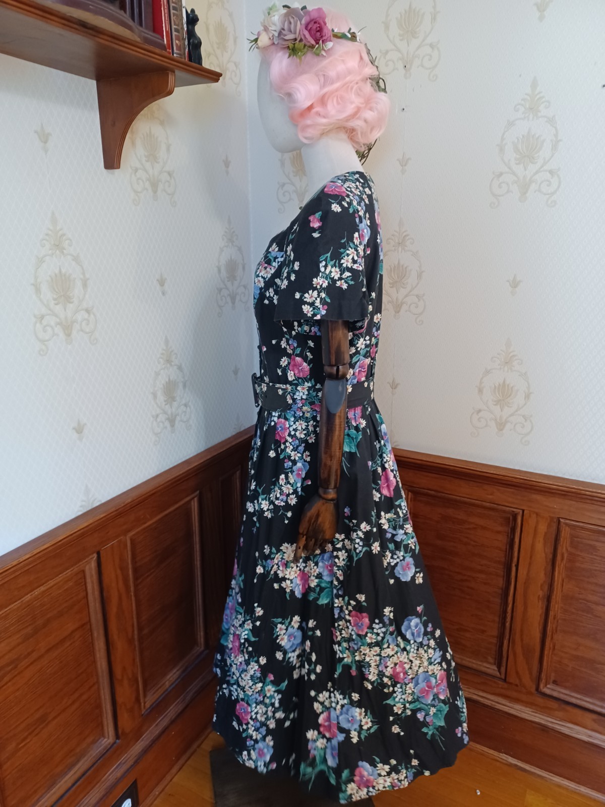 Vintage 1980s Carriage Court Black Floral Puff Sleeve Cottagecore Tea Dress