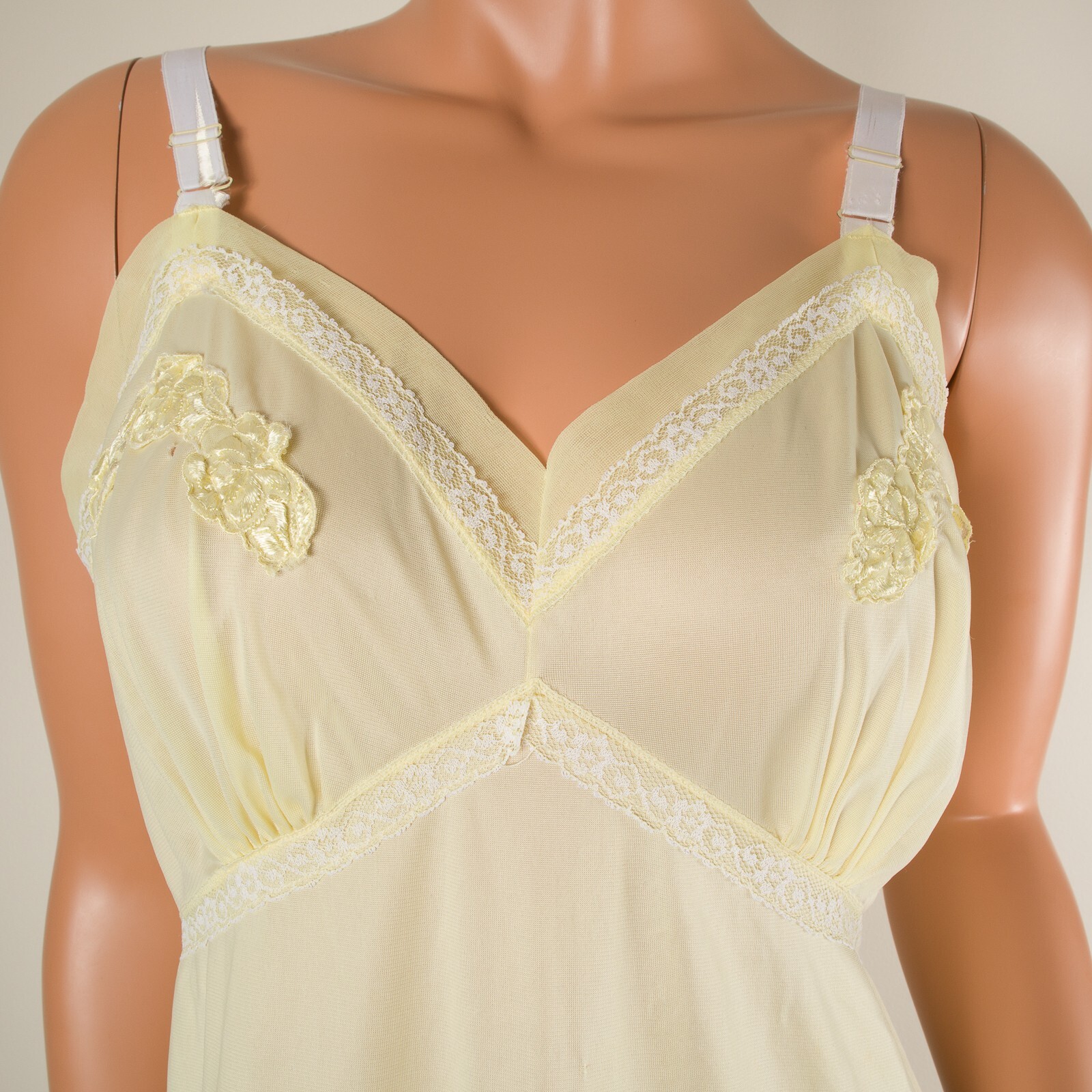 💖 Vintage MOVIE STAR Lemon Yellow Full Slip Dress 36 Nylon Accordion Pleats