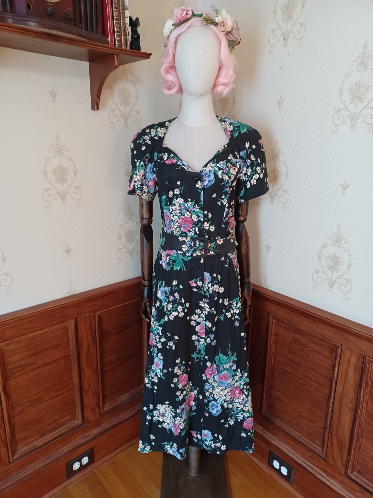 Vintage 1980s Carriage Court Black Floral Puff Sleeve Cottagecore Tea Dress