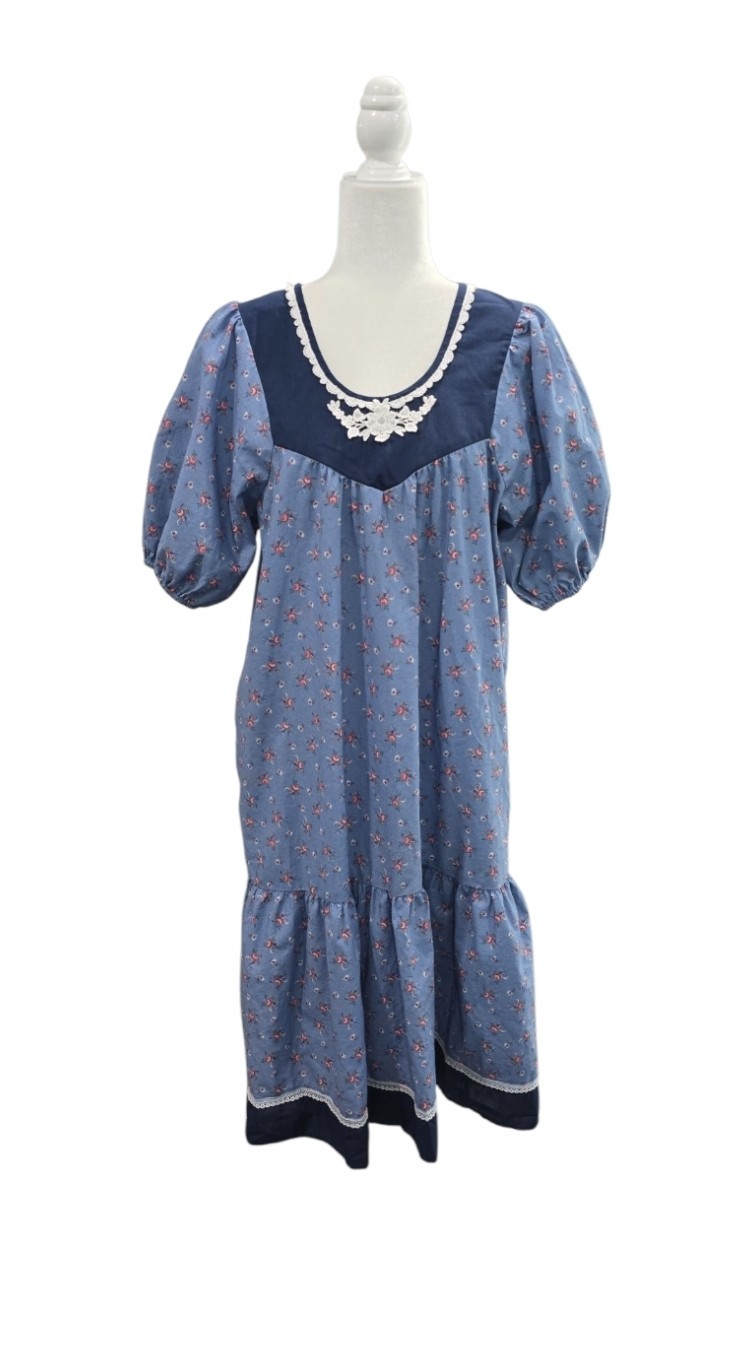 Vintage Good Times Hawaii Cottagecore/Grannycore Floral Maxi Dress. Size Medium