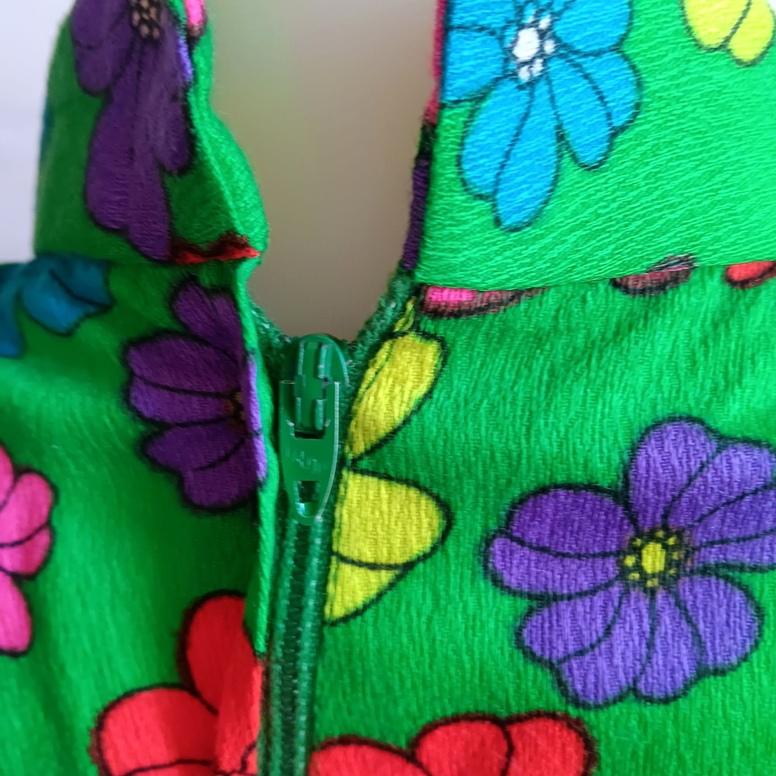 True Vintage Dress Keyhole sz 8 1OF1 1960s Floral Two-Piece Neck & Elastic Skirt