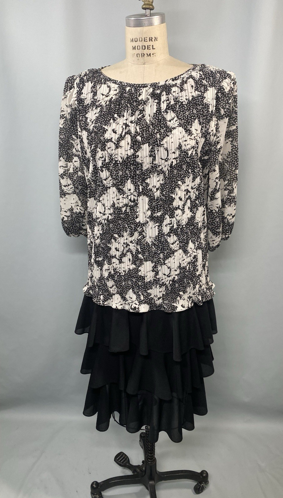 Vintage Dress SIZE XL 15/16 black ruffle flapper drop waist GOOD TIMES 70s 80s