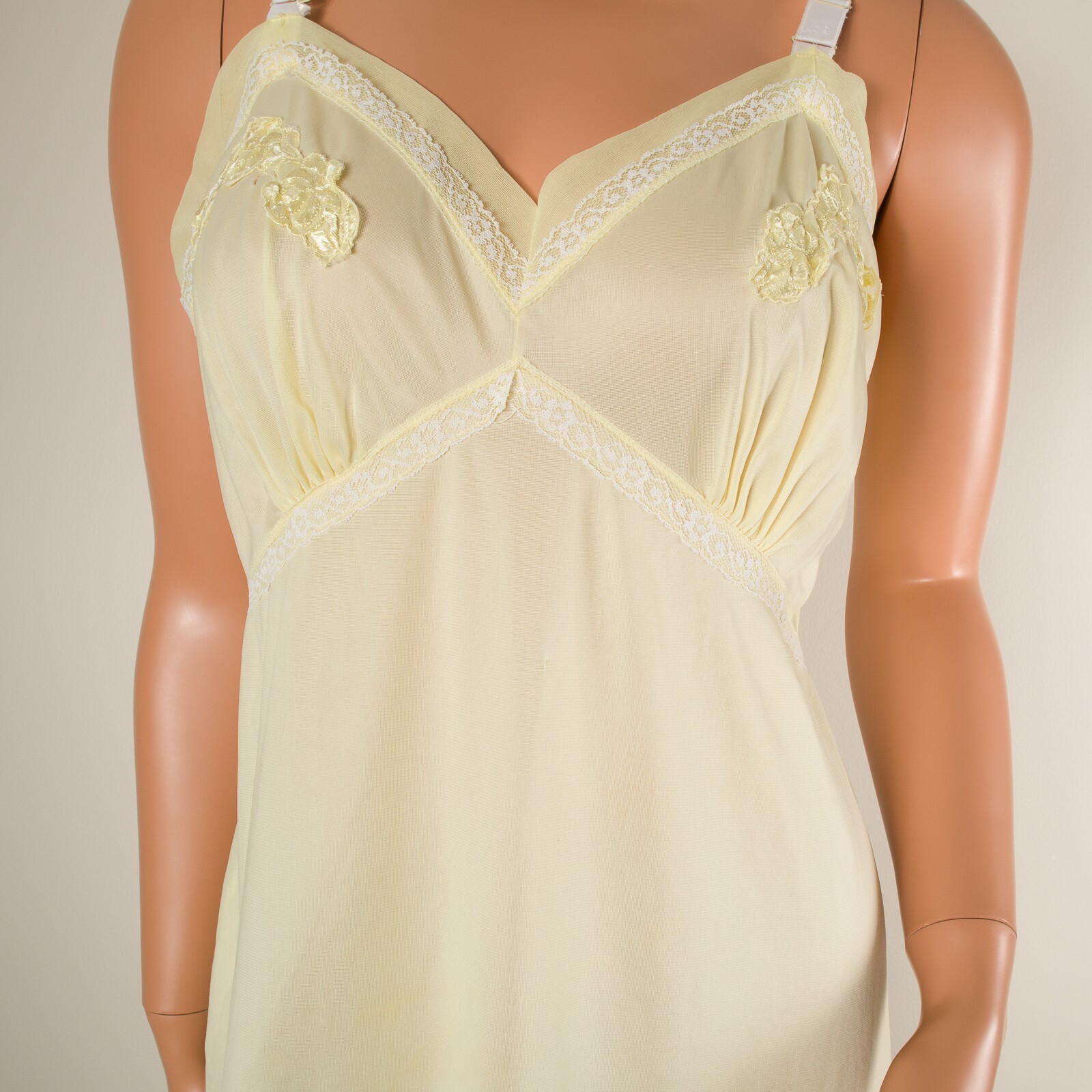 💖 Vintage MOVIE STAR Lemon Yellow Full Slip Dress 36 Nylon Accordion Pleats