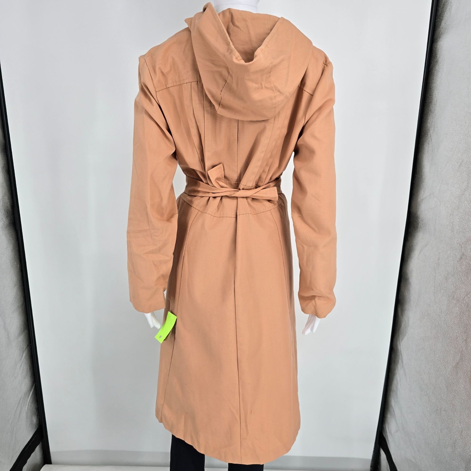 Vintage 1960s Unbranded Women’s Coral Single-breasted Belted Trench Coat (M/L)