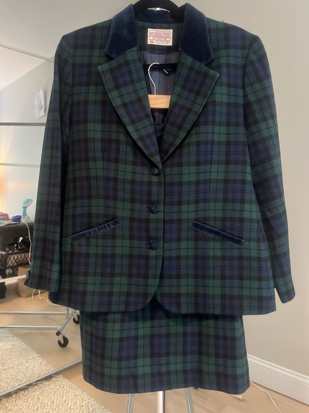 Vintage Pendleton Black Watch Tartan Wool Suit Set Petite 10 USA Velvet Collar