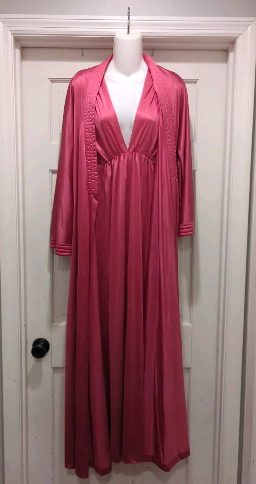 Vtg Vanity Fair Long Gown & Robe Set M Women’s Dark Pink EUC Peignor Romantic