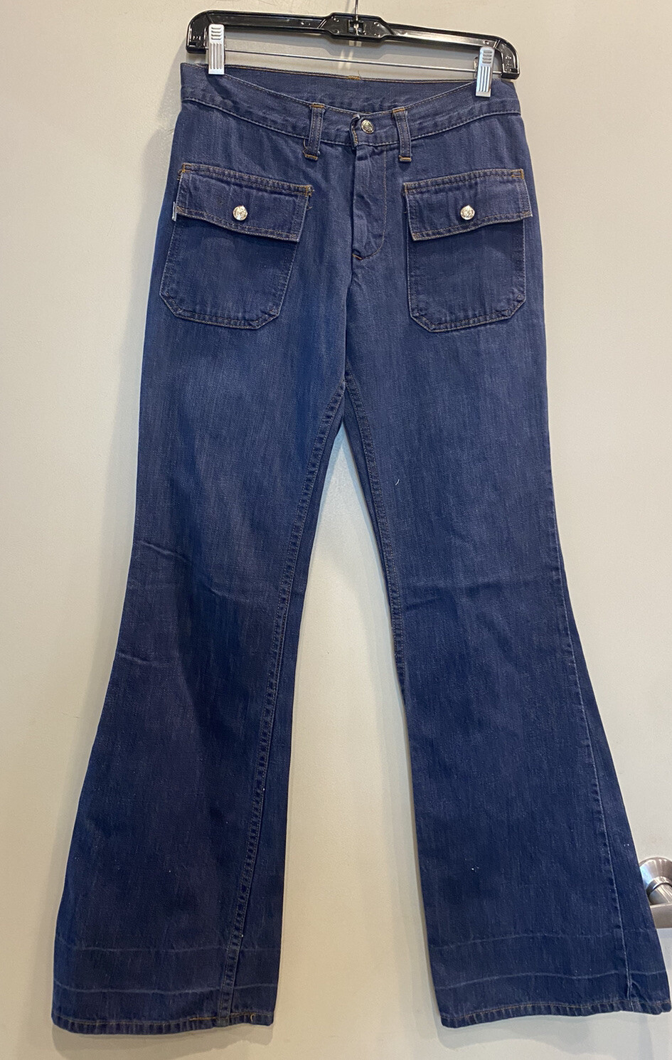 VINTAGE LEVI’S “LEVI’S FOR GALS” BIG E BELL BOTTOM LIGHTWEIGHT JEANS- 28 IN. 