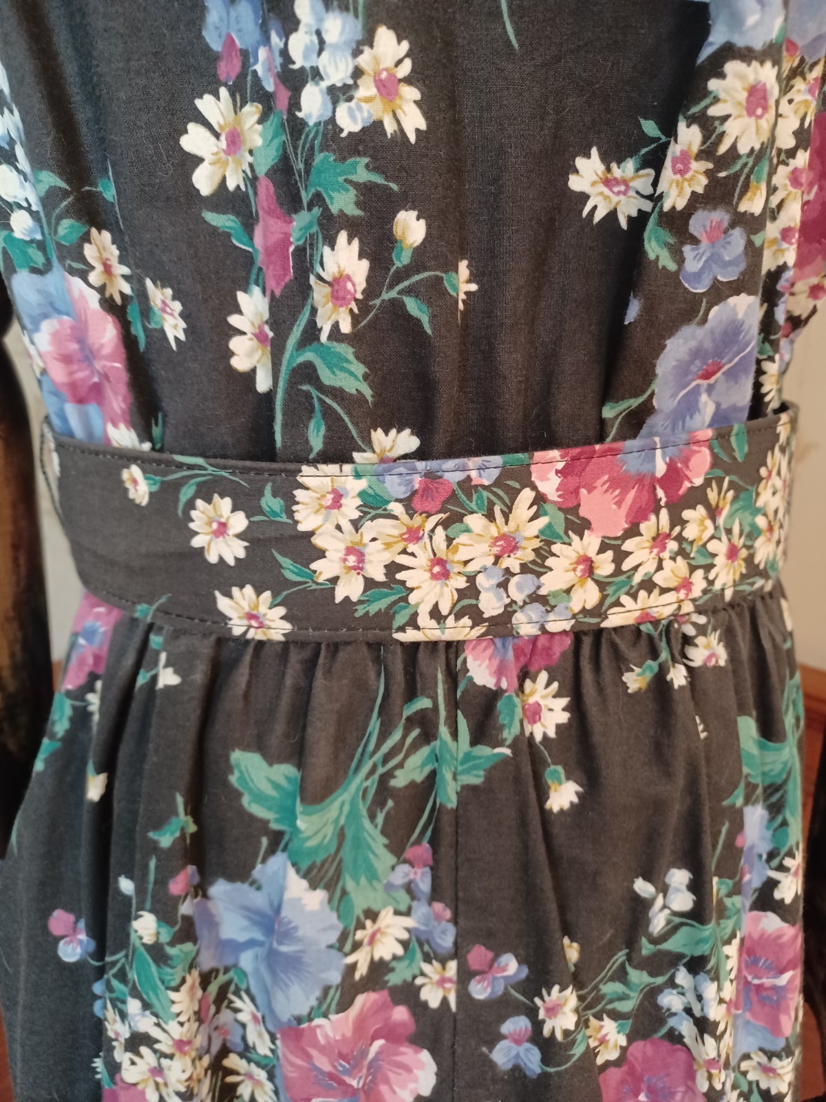 Vintage 1980s Carriage Court Black Floral Puff Sleeve Cottagecore Tea Dress