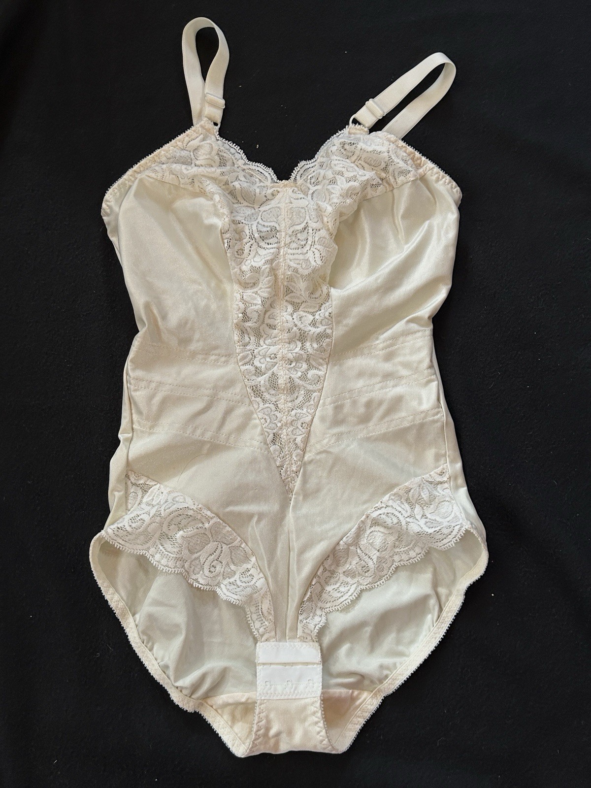Vtg CROWN-ETTE 7917 Satin Lace Underwire Teddy Bodysuit Shapewear 38B Ivory
