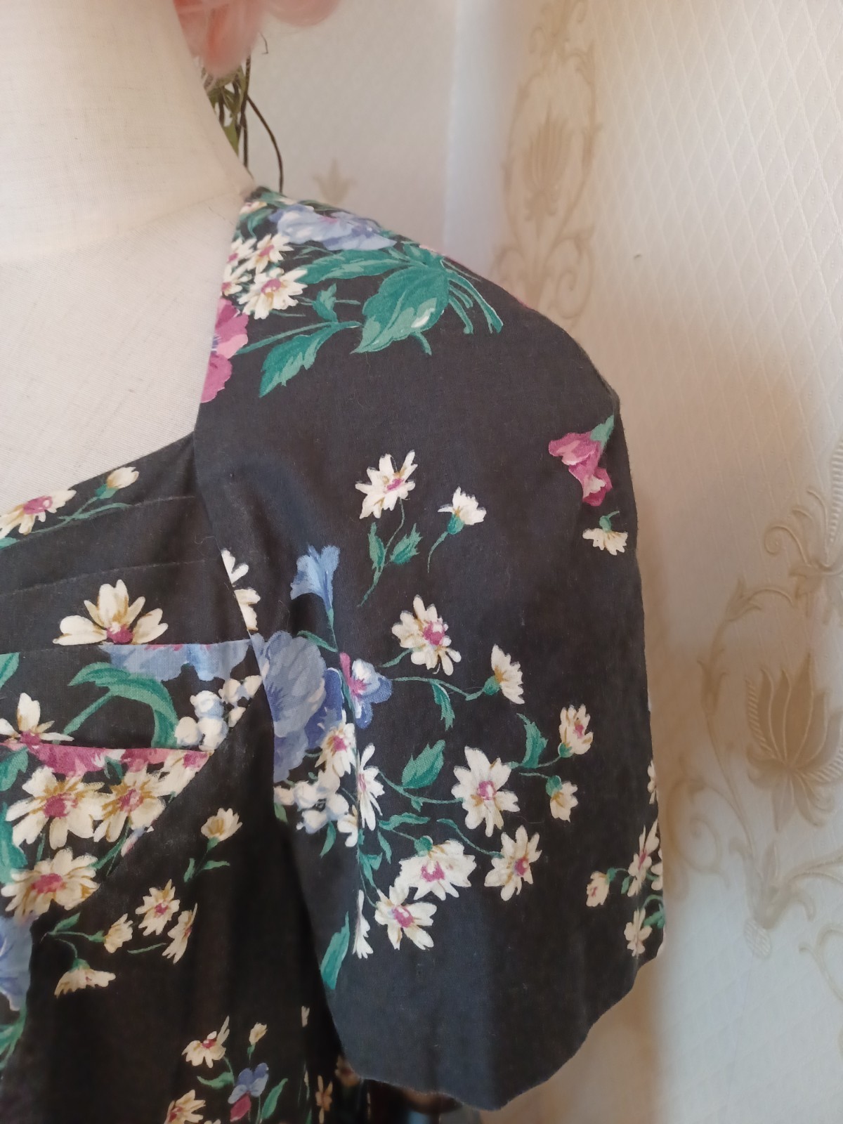 Vintage 1980s Carriage Court Black Floral Puff Sleeve Cottagecore Tea Dress