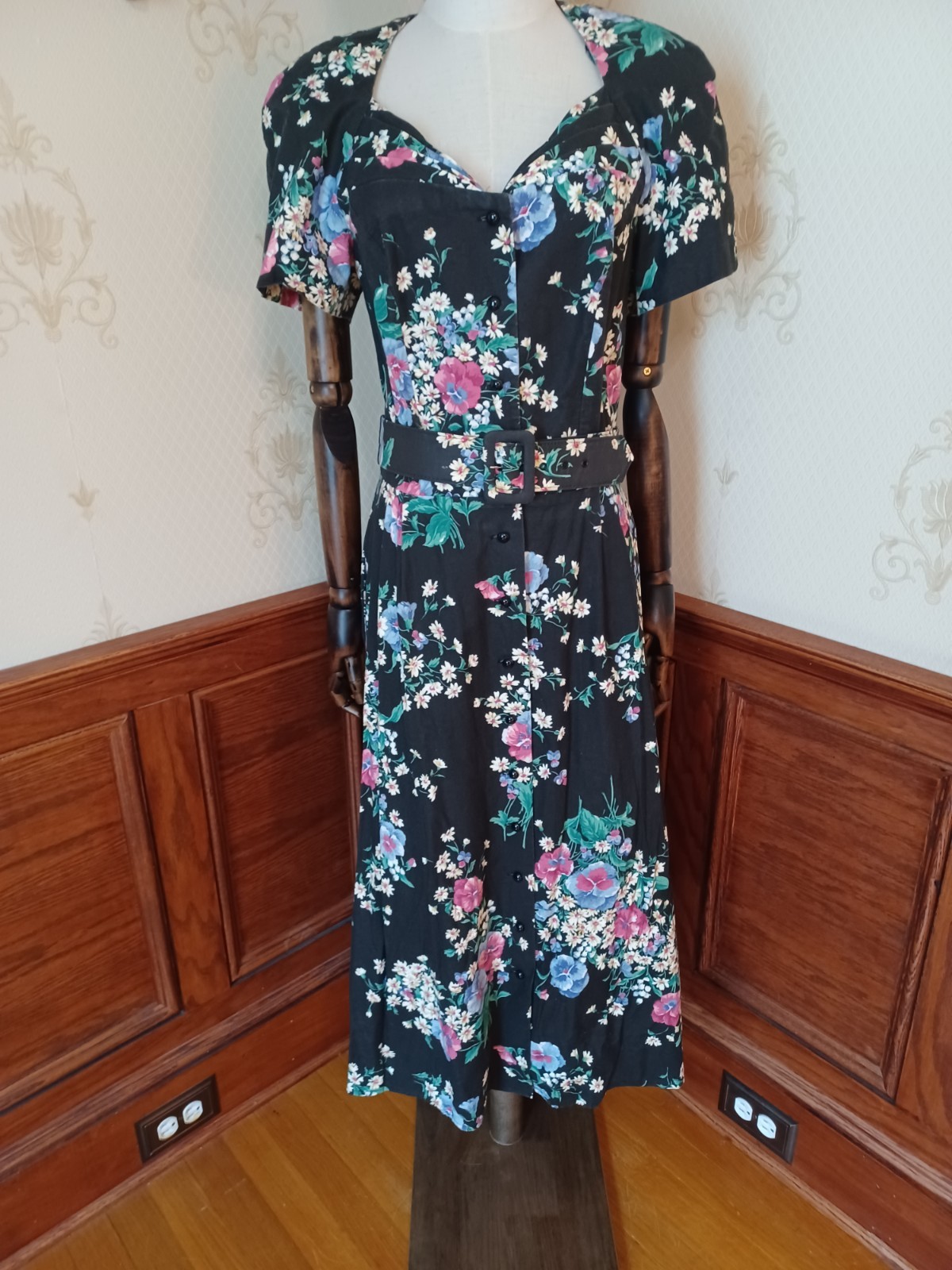 Vintage 1980s Carriage Court Black Floral Puff Sleeve Cottagecore Tea Dress