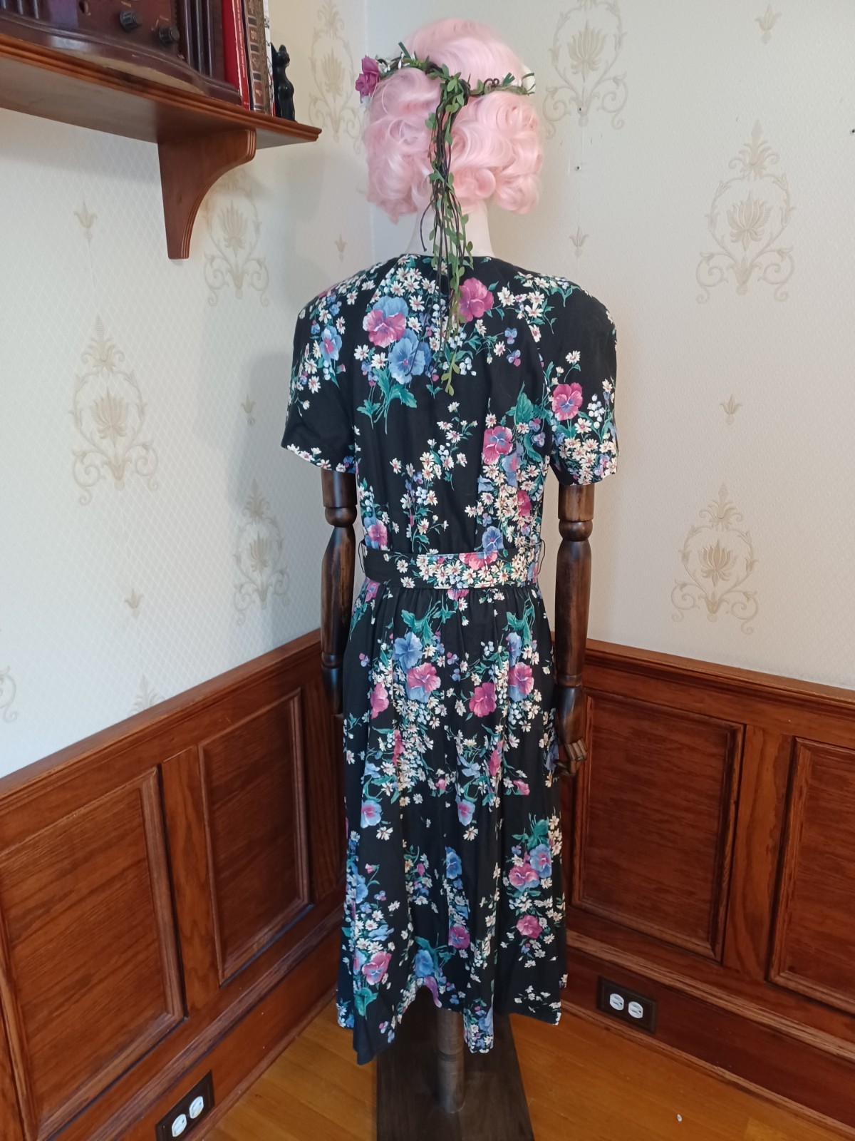 Vintage 1980s Carriage Court Black Floral Puff Sleeve Cottagecore Tea Dress